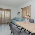 Lucy I Apartmán