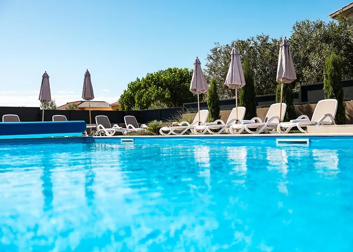 Lucy I Apartment Vir