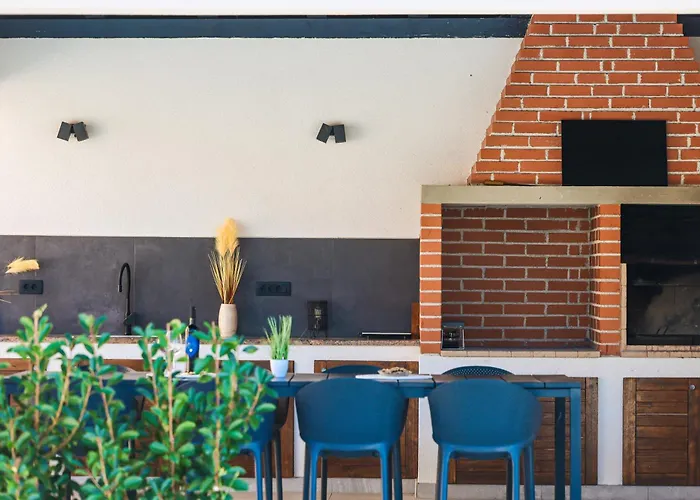 Lucy I Apartment Vir